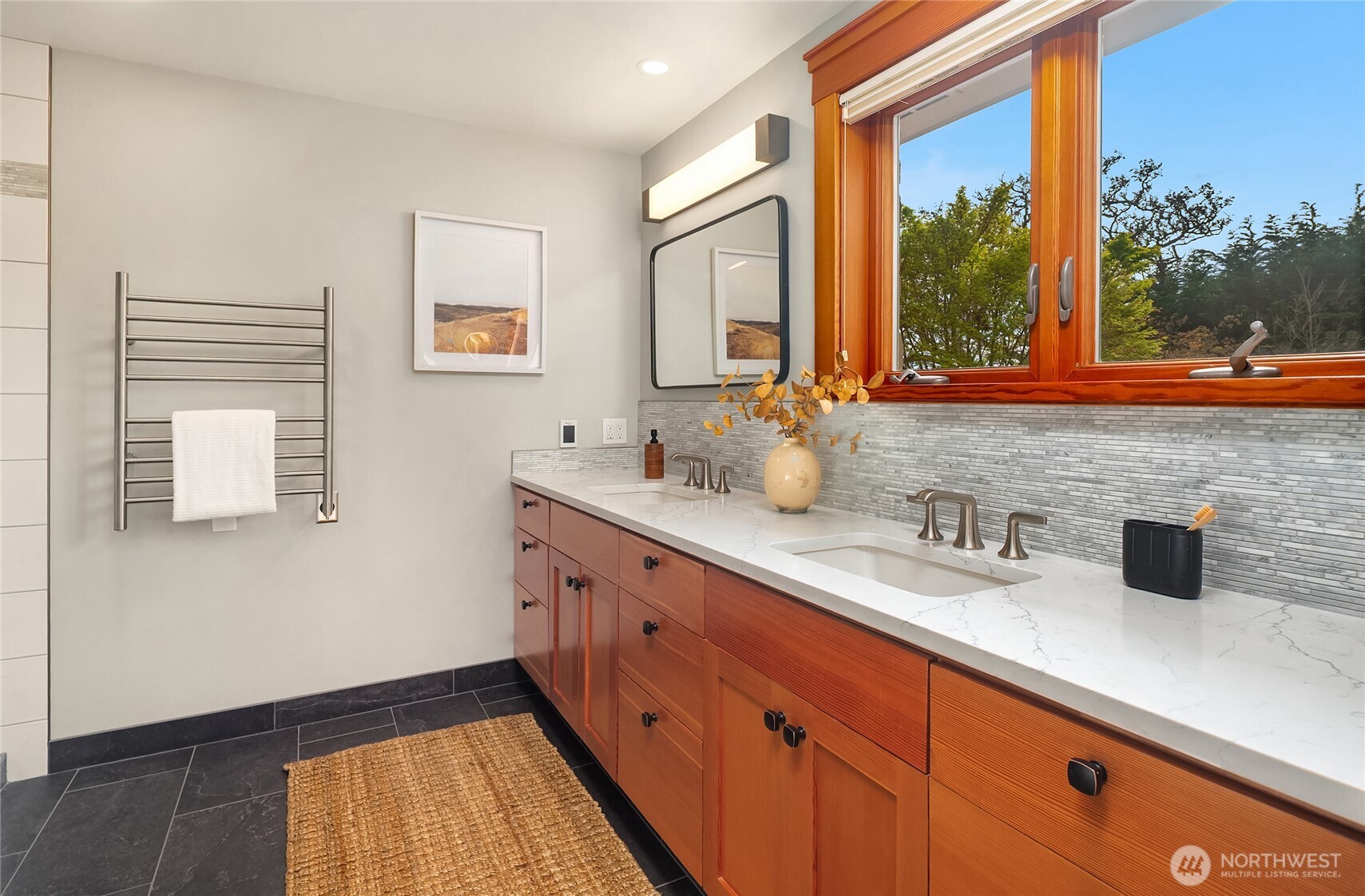2833 W Viewmont Way W, Seattle, WA 98199