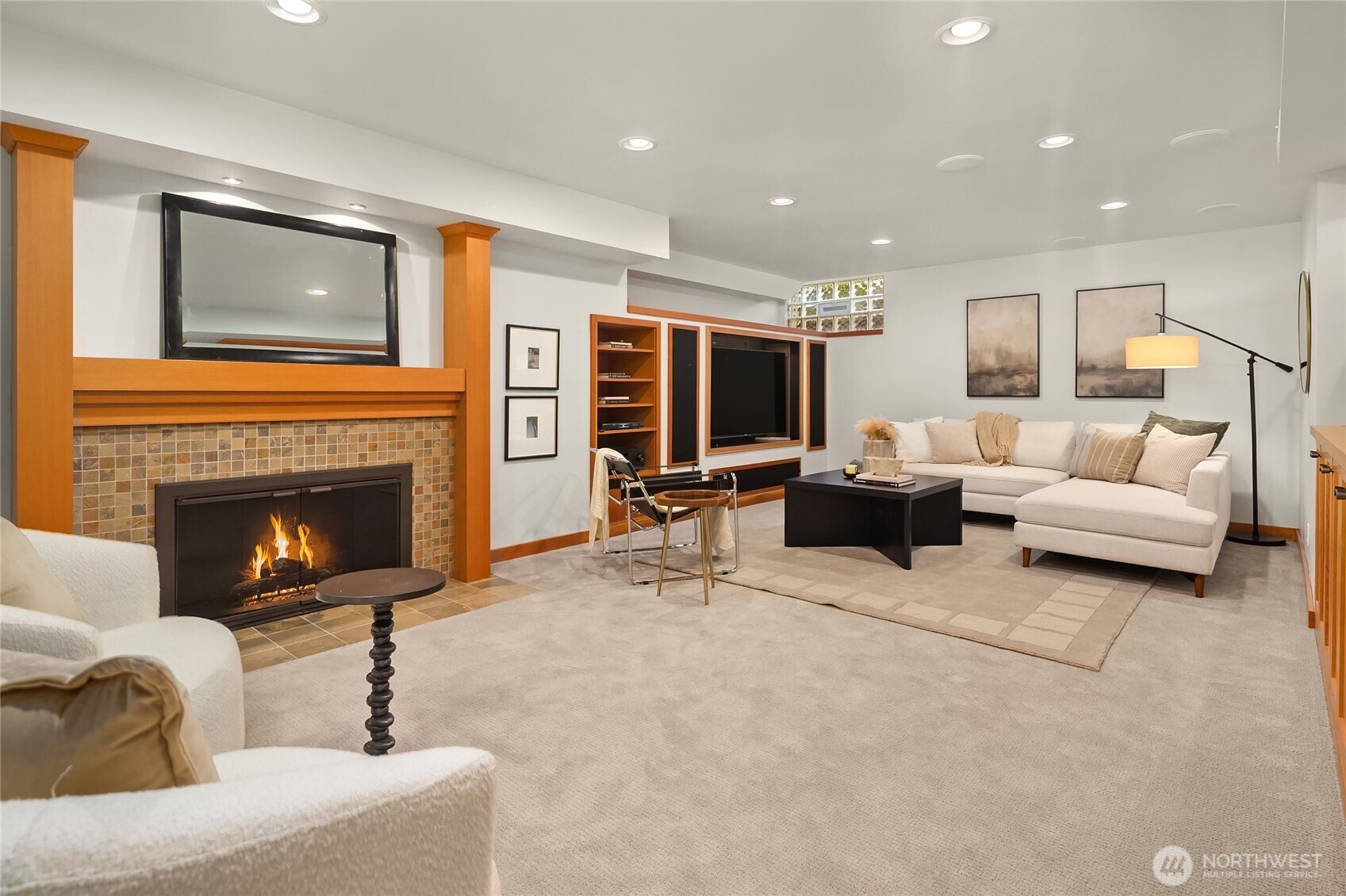 2833 W Viewmont Way W, Seattle, WA 98199