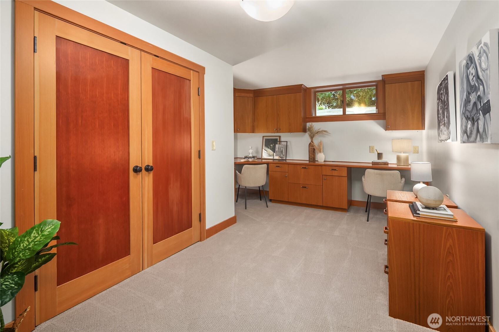2833 W Viewmont Way W, Seattle, WA 98199