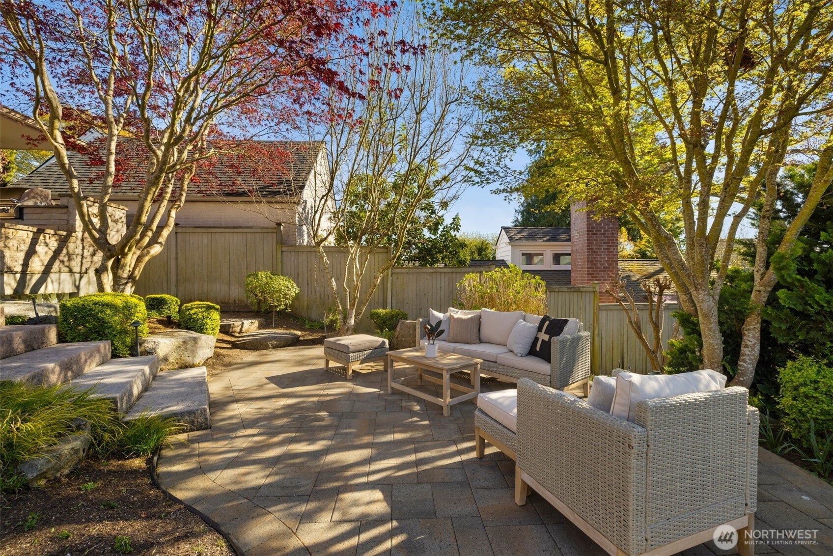 2833 W Viewmont Way W, Seattle, WA 98199