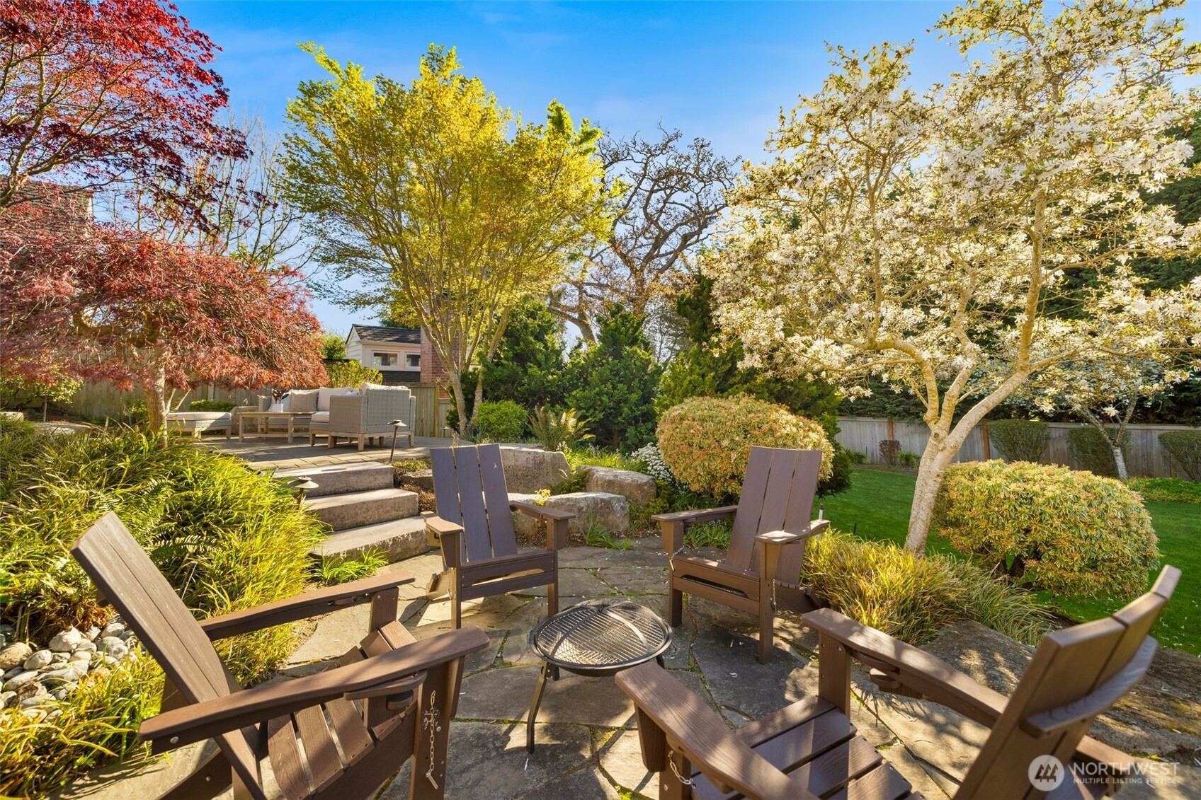2833 W Viewmont Way W, Seattle, WA 98199