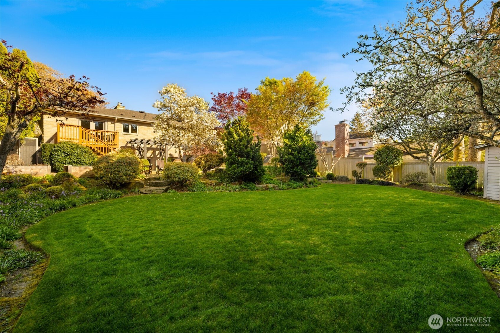 2833 W Viewmont Way W, Seattle, WA 98199