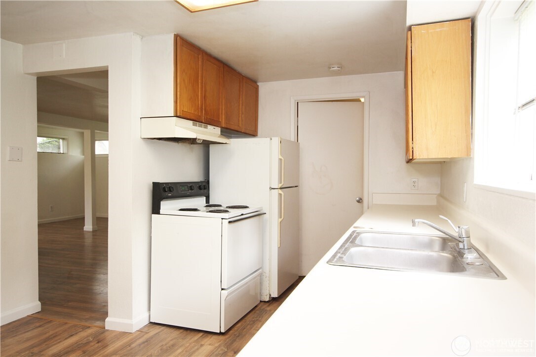 2413 SW Graham Street , Seattle, WA 98106