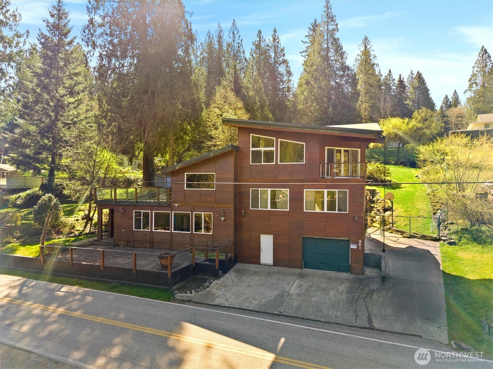 961 W Lake Samish Dr , Bellingham, WA 98229