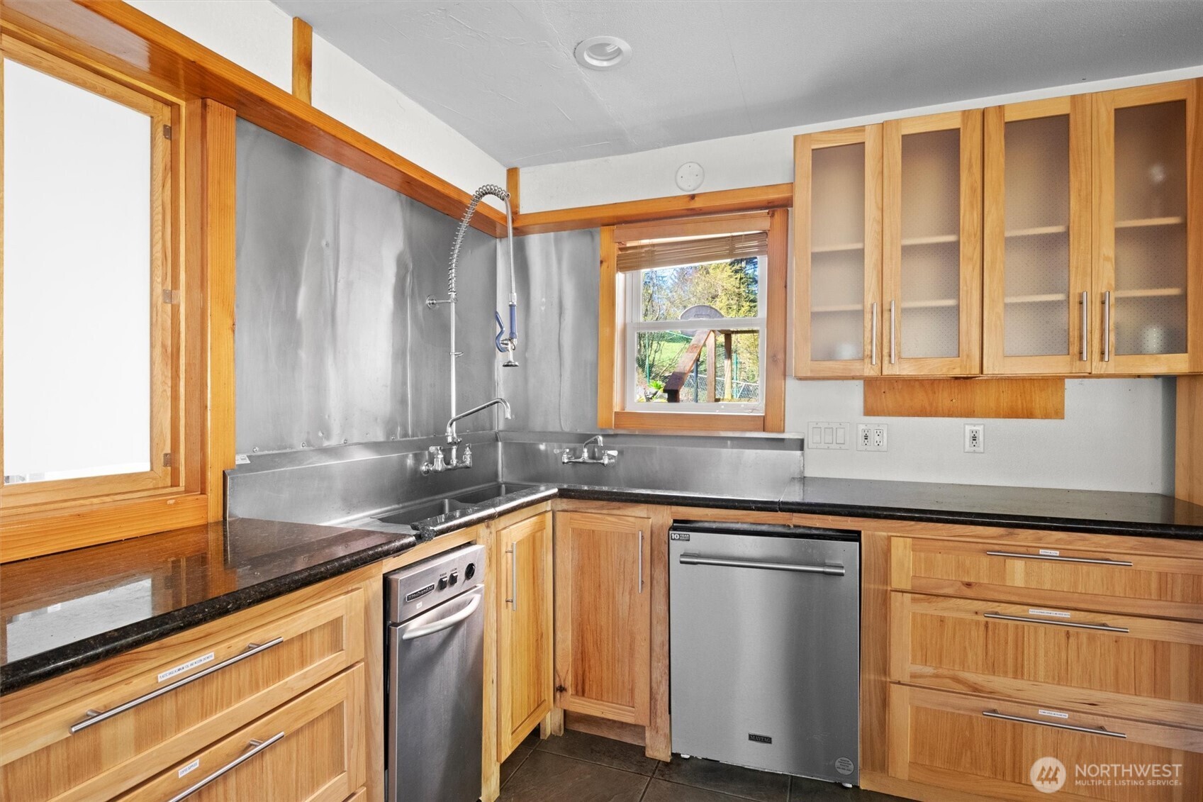 961 W Lake Samish Dr , Bellingham, WA 98229