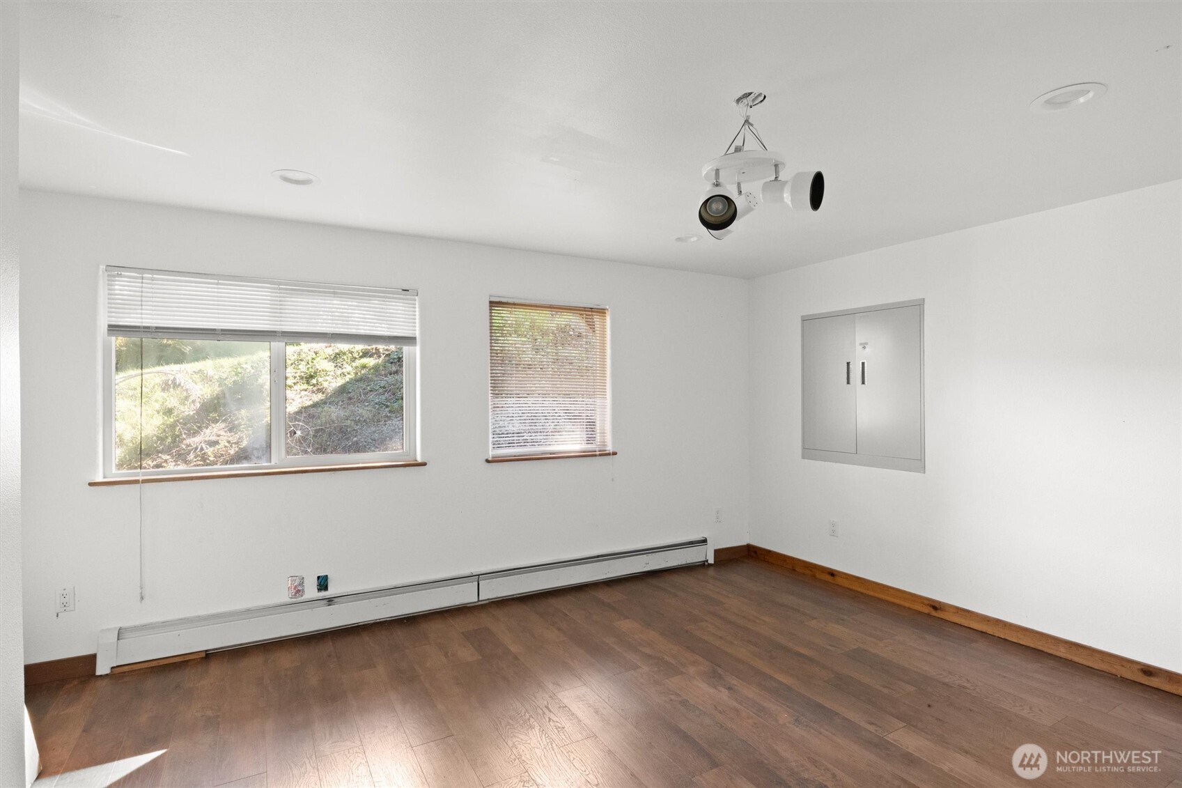 961 W Lake Samish Dr , Bellingham, WA 98229