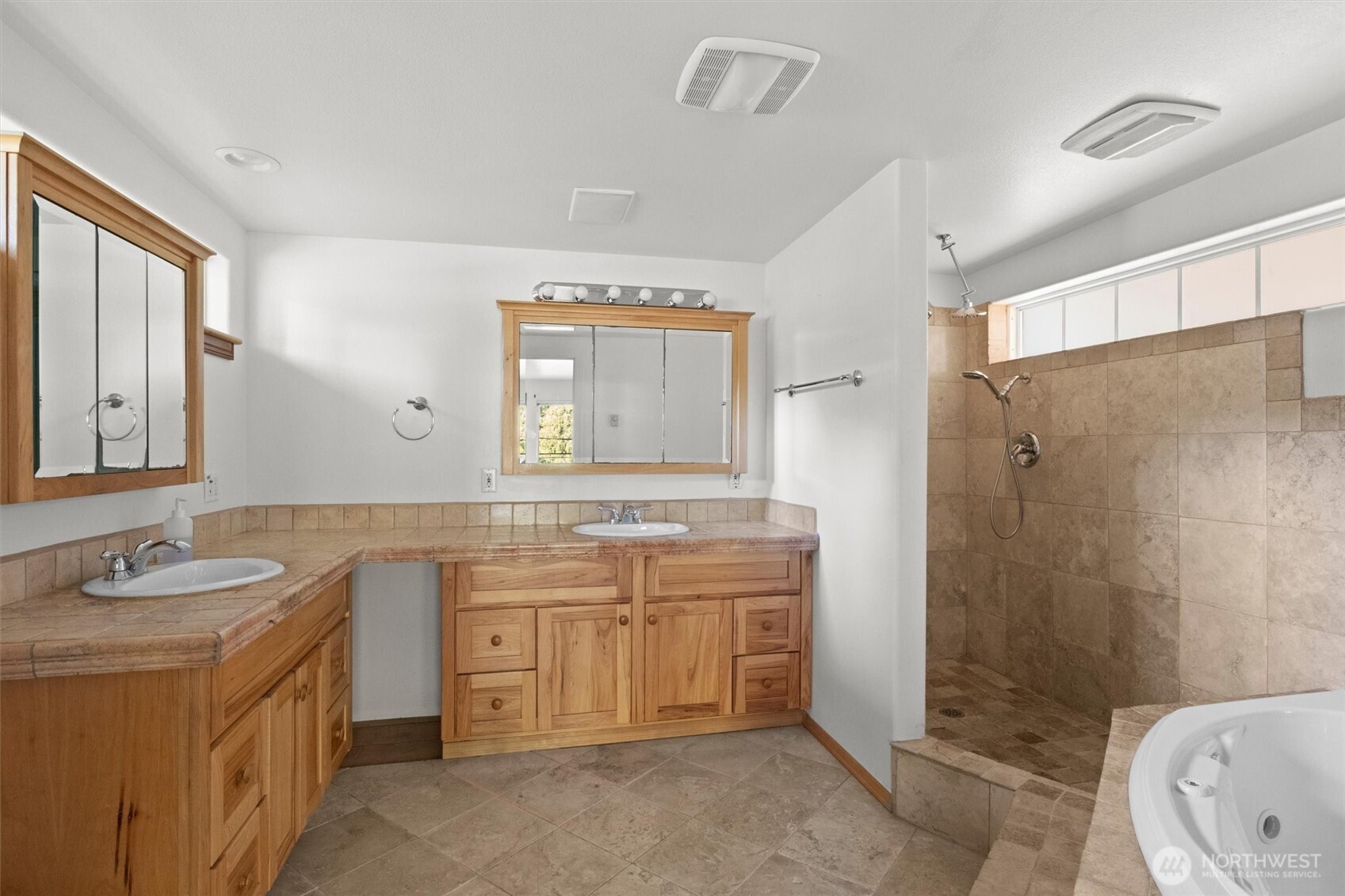 961 W Lake Samish Dr , Bellingham, WA 98229