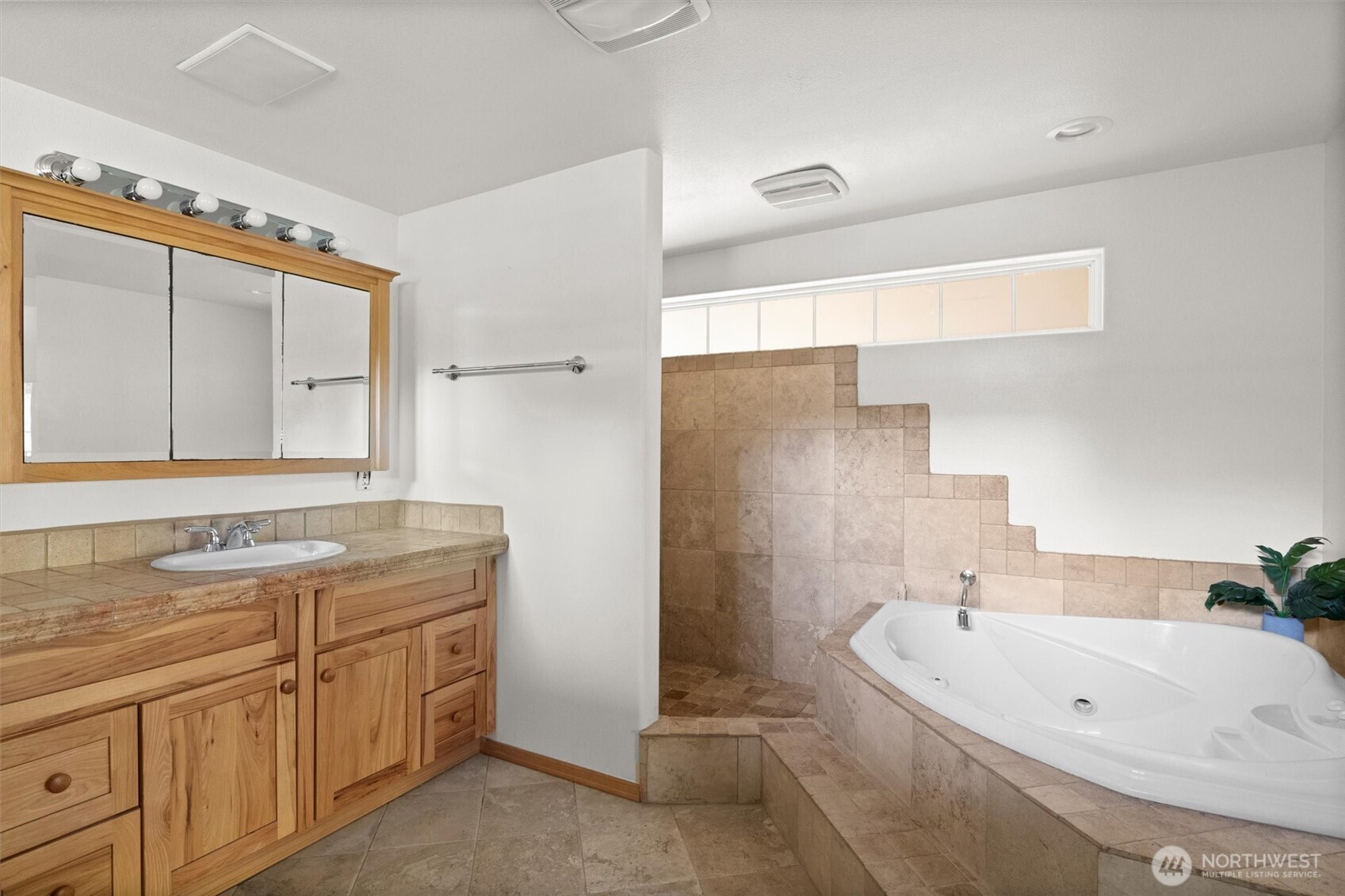 961 W Lake Samish Dr , Bellingham, WA 98229