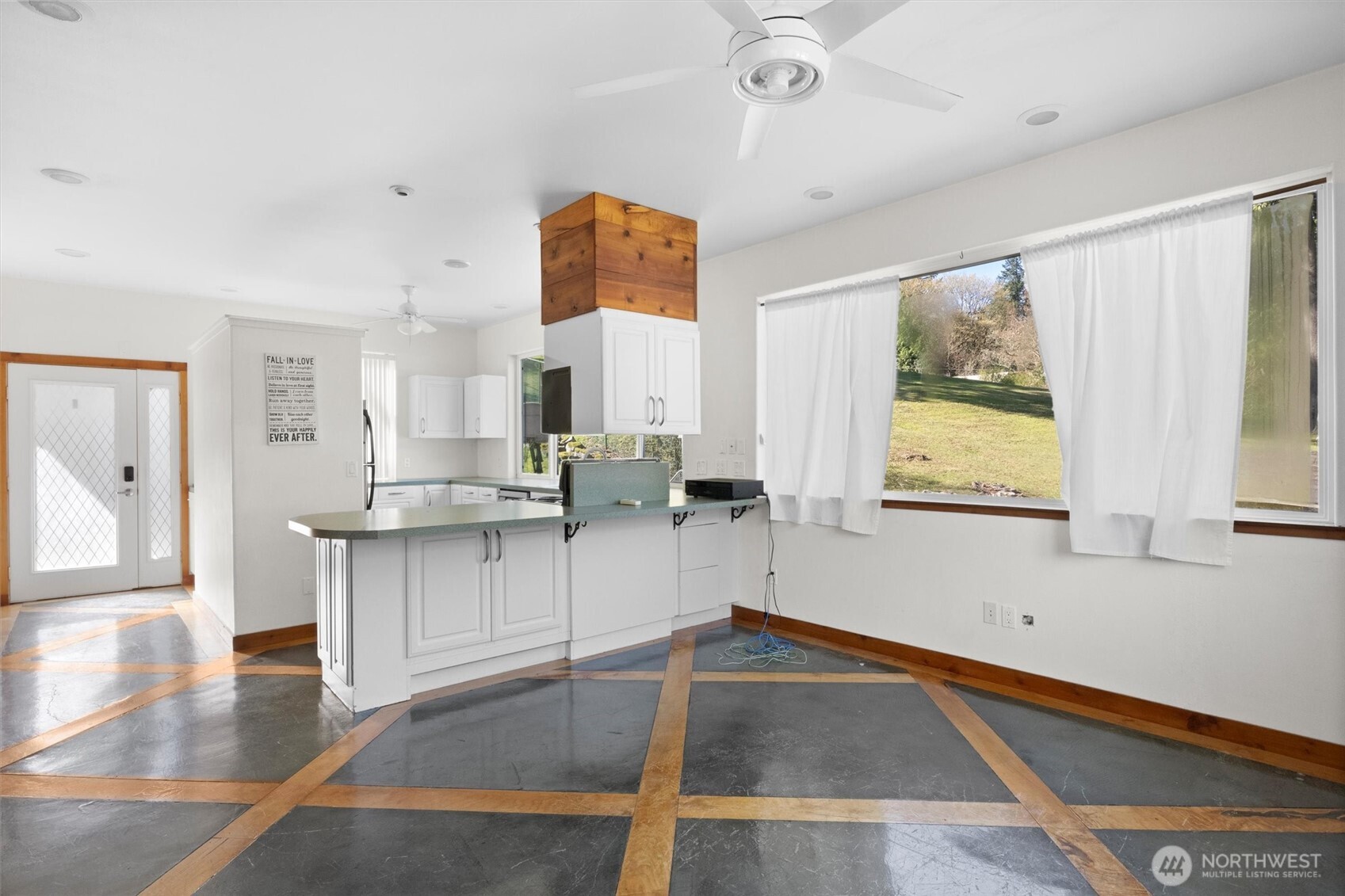 961 W Lake Samish Dr , Bellingham, WA 98229