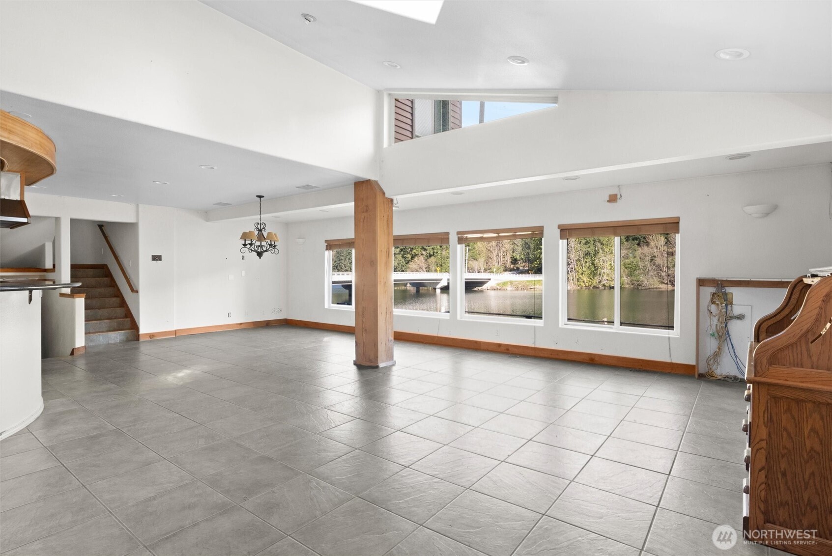 961 W Lake Samish Dr , Bellingham, WA 98229