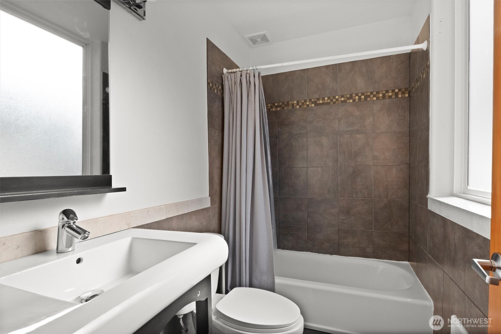 961 W Lake Samish Dr , Bellingham, WA 98229