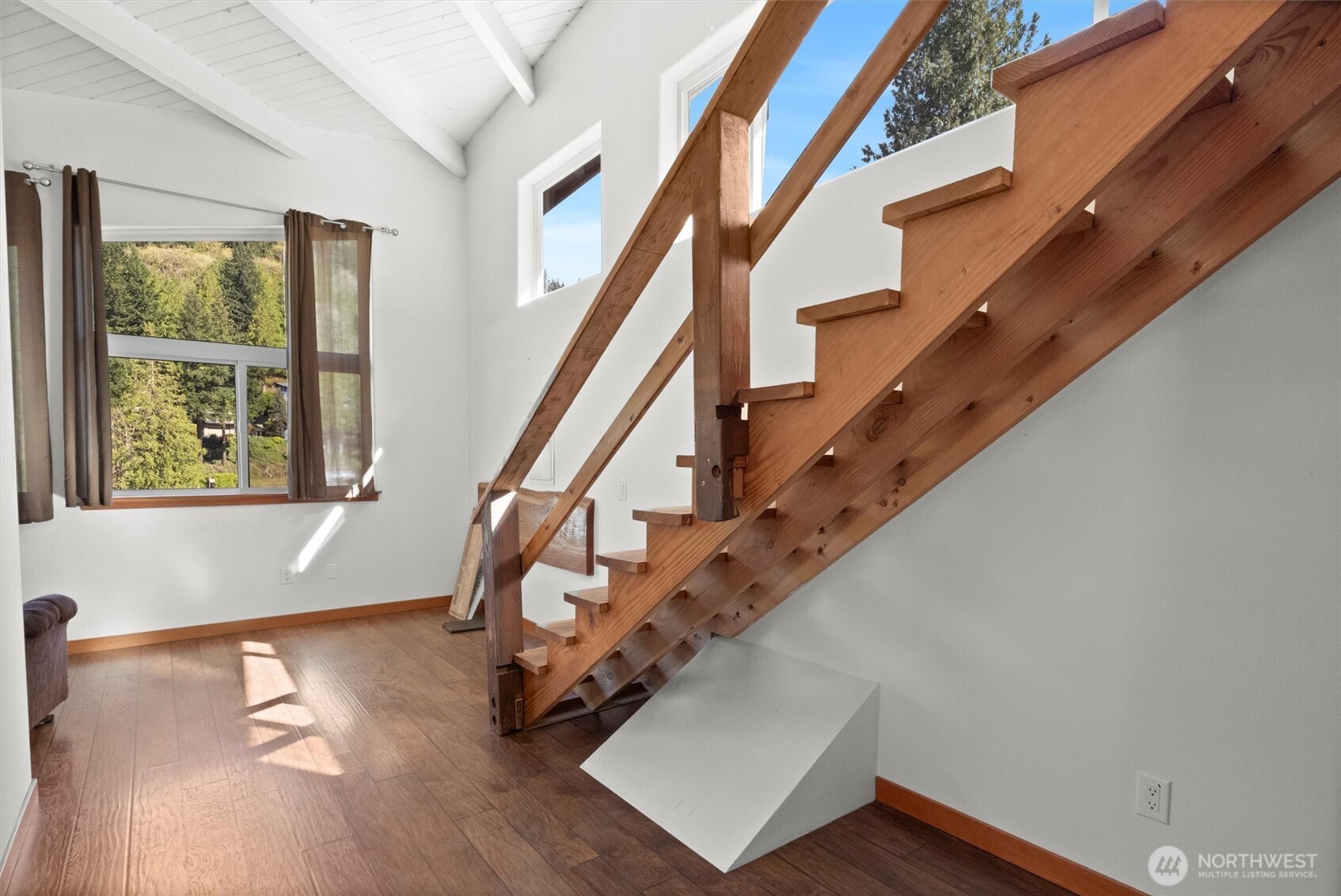 961 W Lake Samish Dr , Bellingham, WA 98229