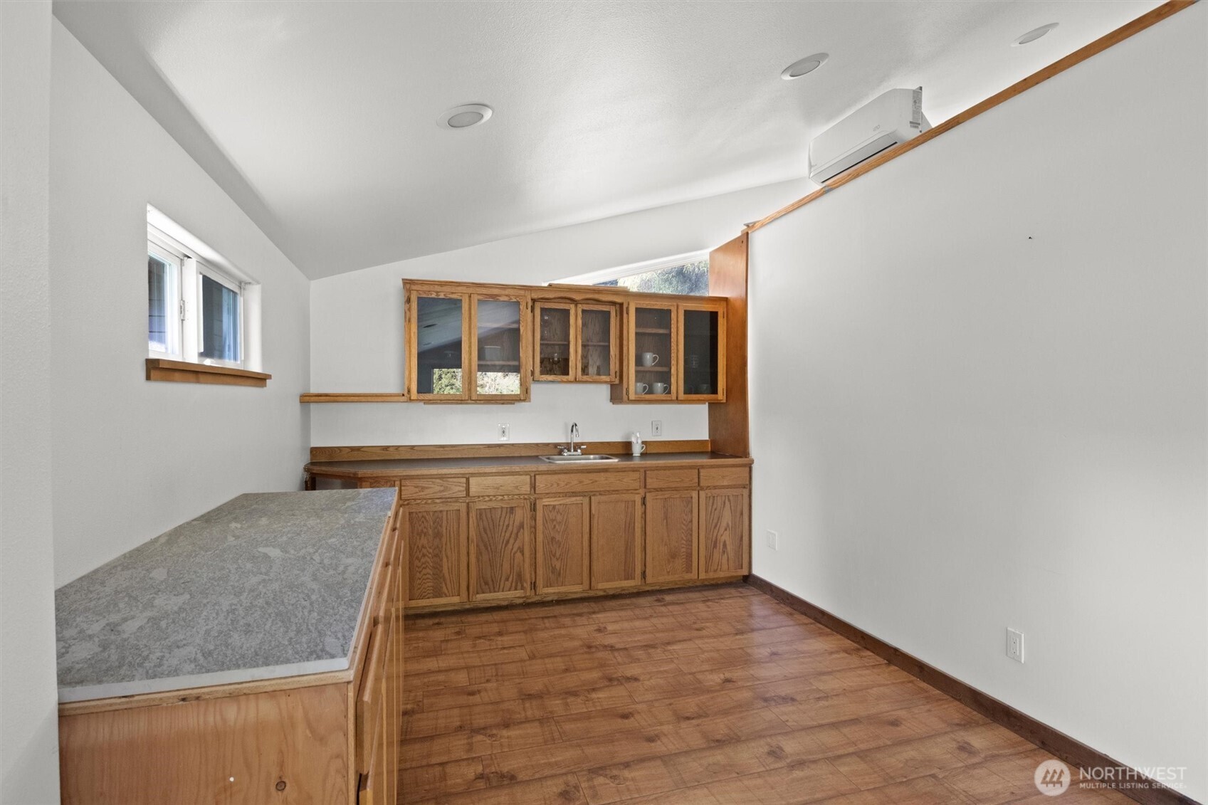 961 W Lake Samish Dr , Bellingham, WA 98229