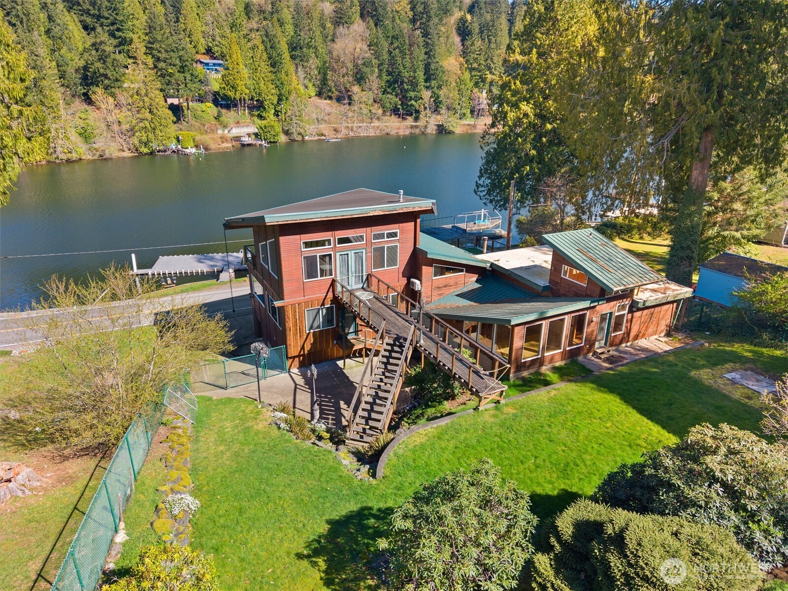 961 W Lake Samish Dr , Bellingham, WA 98229