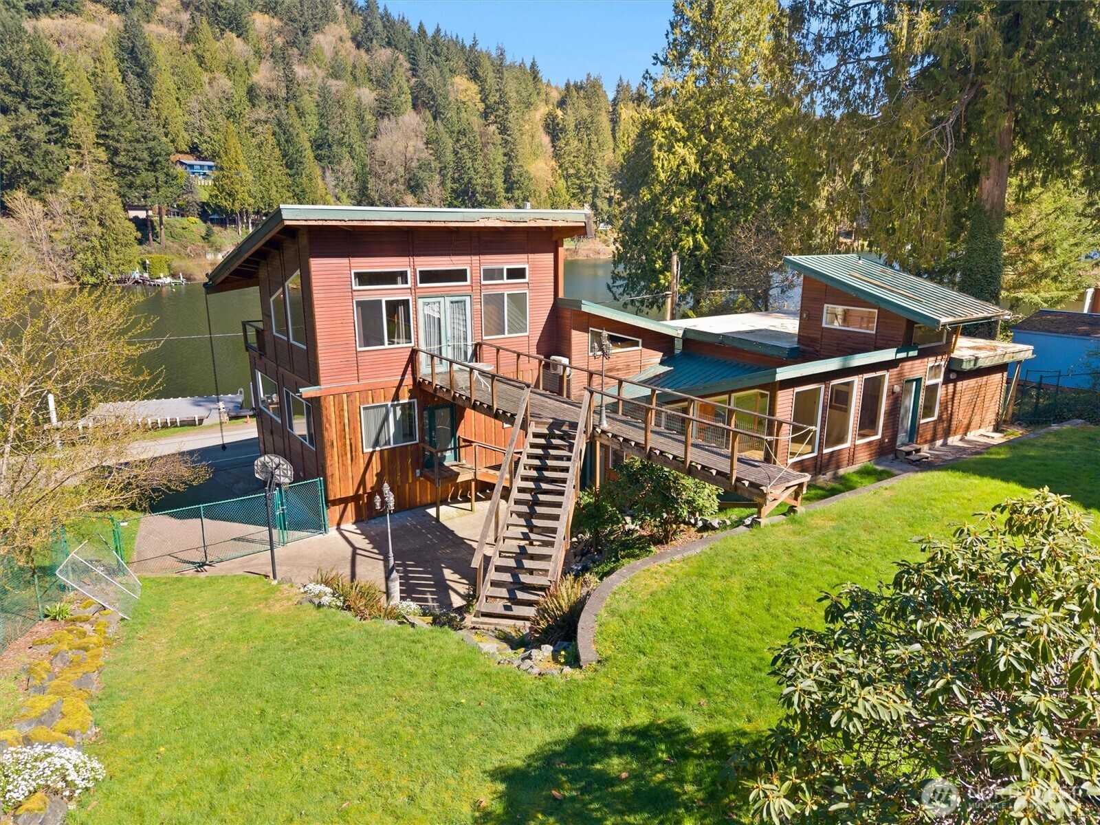 961 W Lake Samish Dr , Bellingham, WA 98229