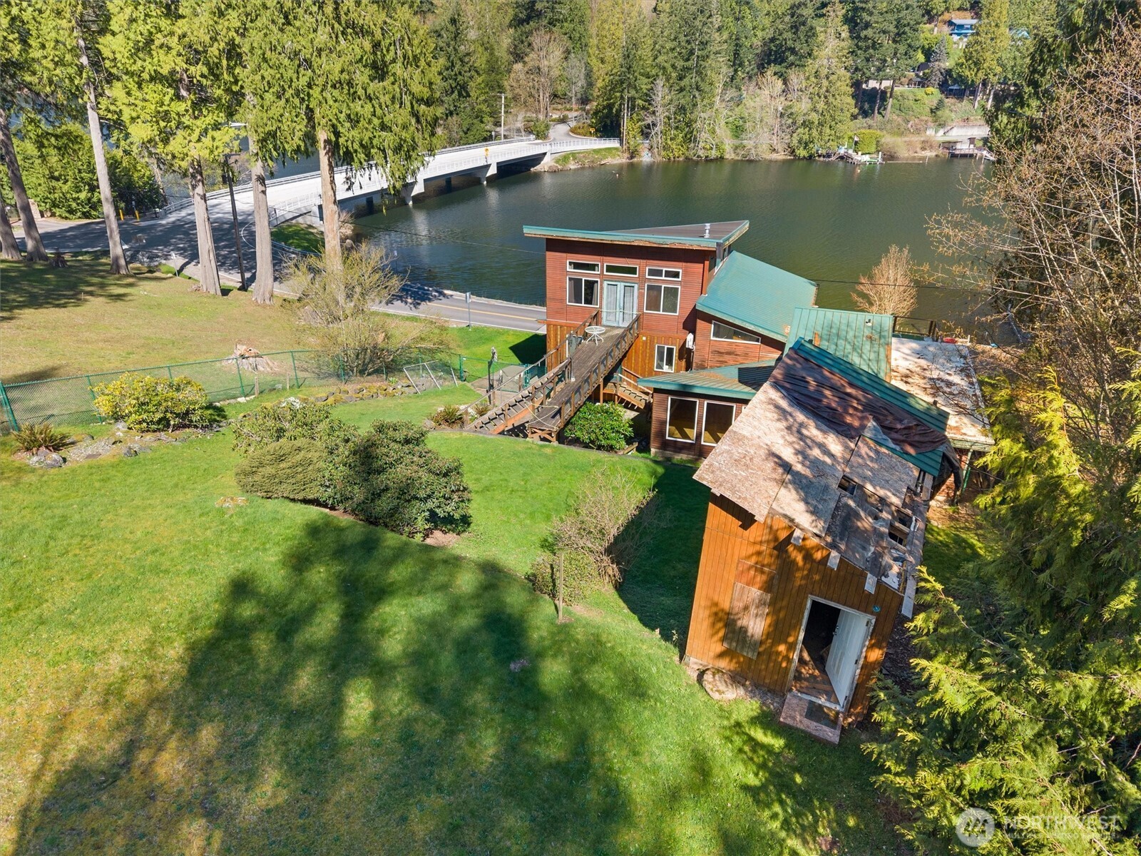 961 W Lake Samish Dr , Bellingham, WA 98229