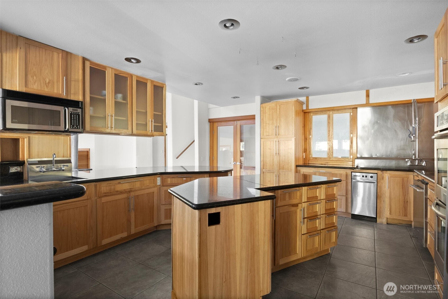 961 W Lake Samish Dr , Bellingham, WA 98229