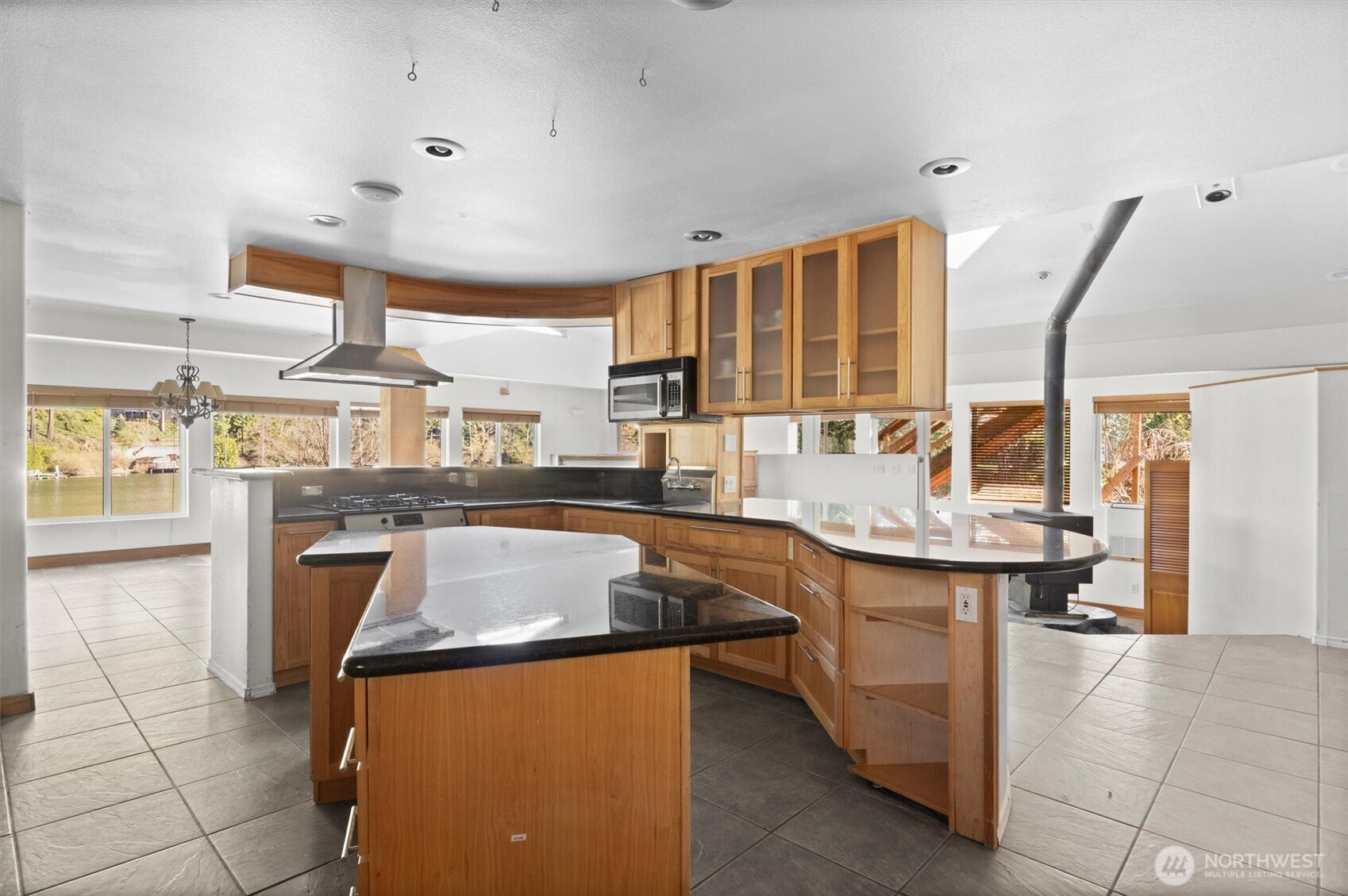 961 W Lake Samish Dr , Bellingham, WA 98229