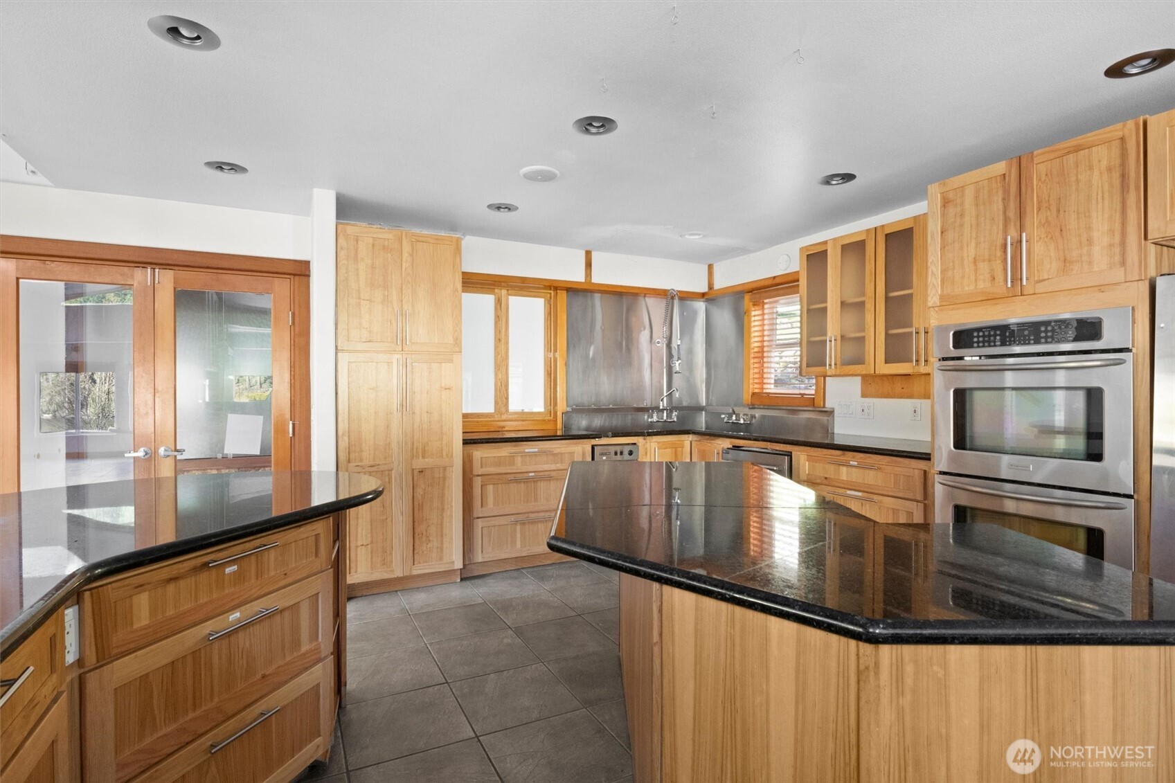 961 W Lake Samish Dr , Bellingham, WA 98229