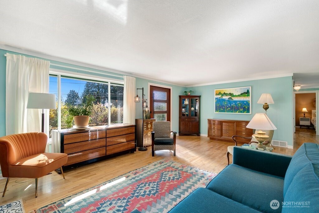 16533 34th Avenue NE, Lake Forest Park, WA 98155