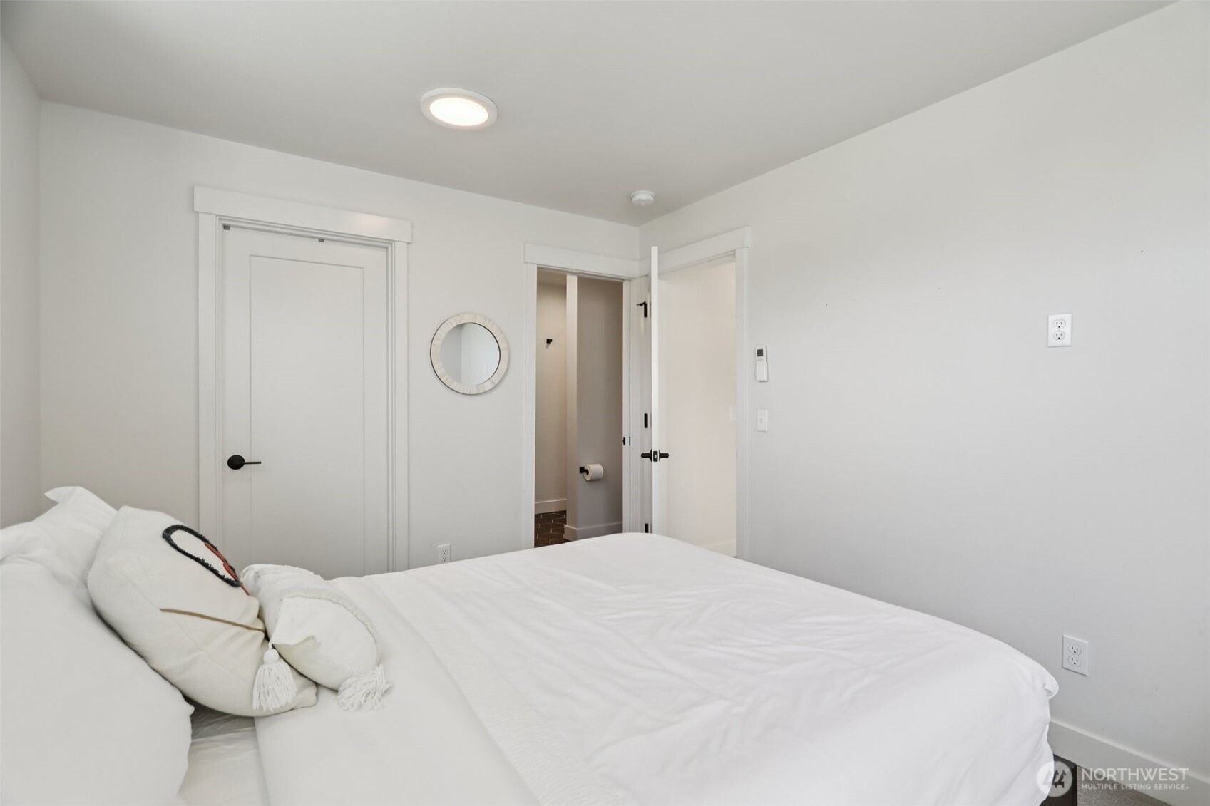 71 W Dravus Street , Seattle, WA 98119