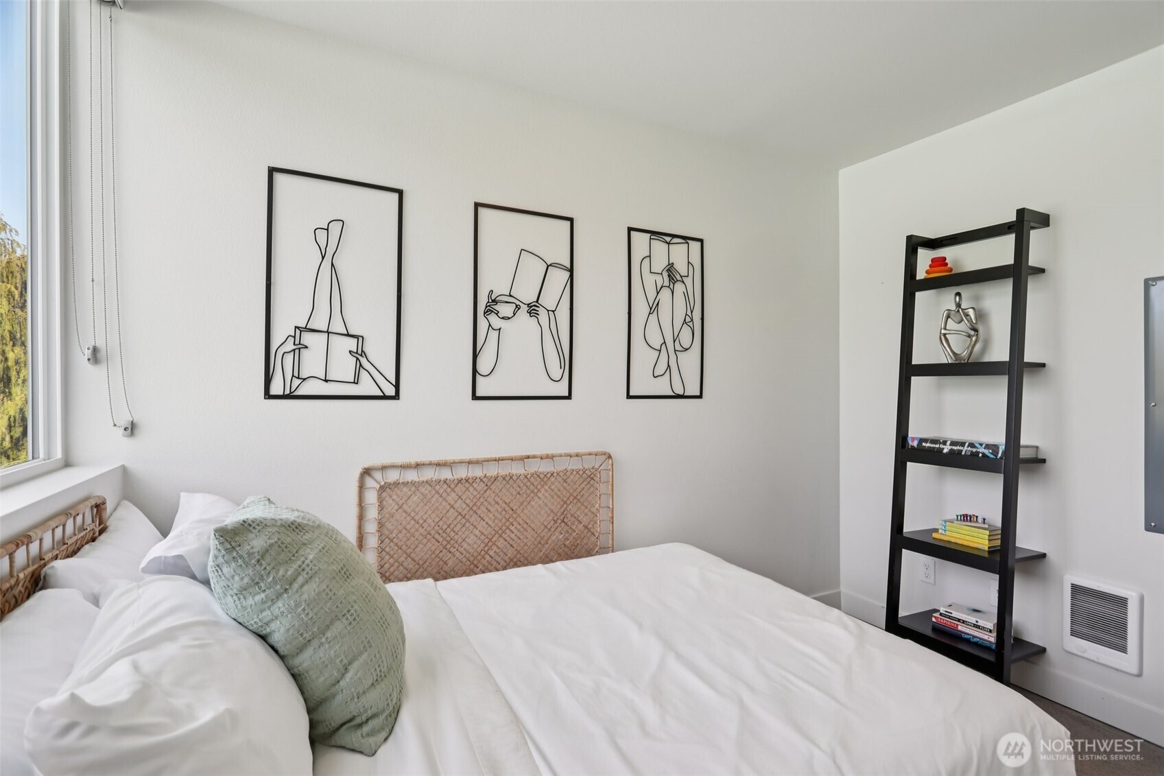 71 W Dravus Street , Seattle, WA 98119
