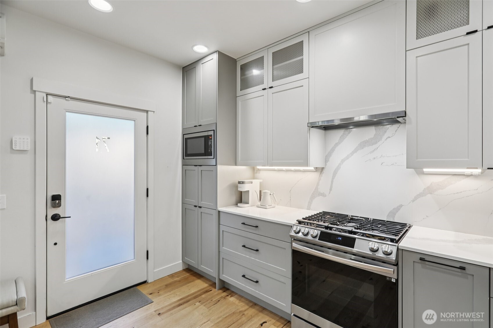 71 W Dravus Street , Seattle, WA 98119