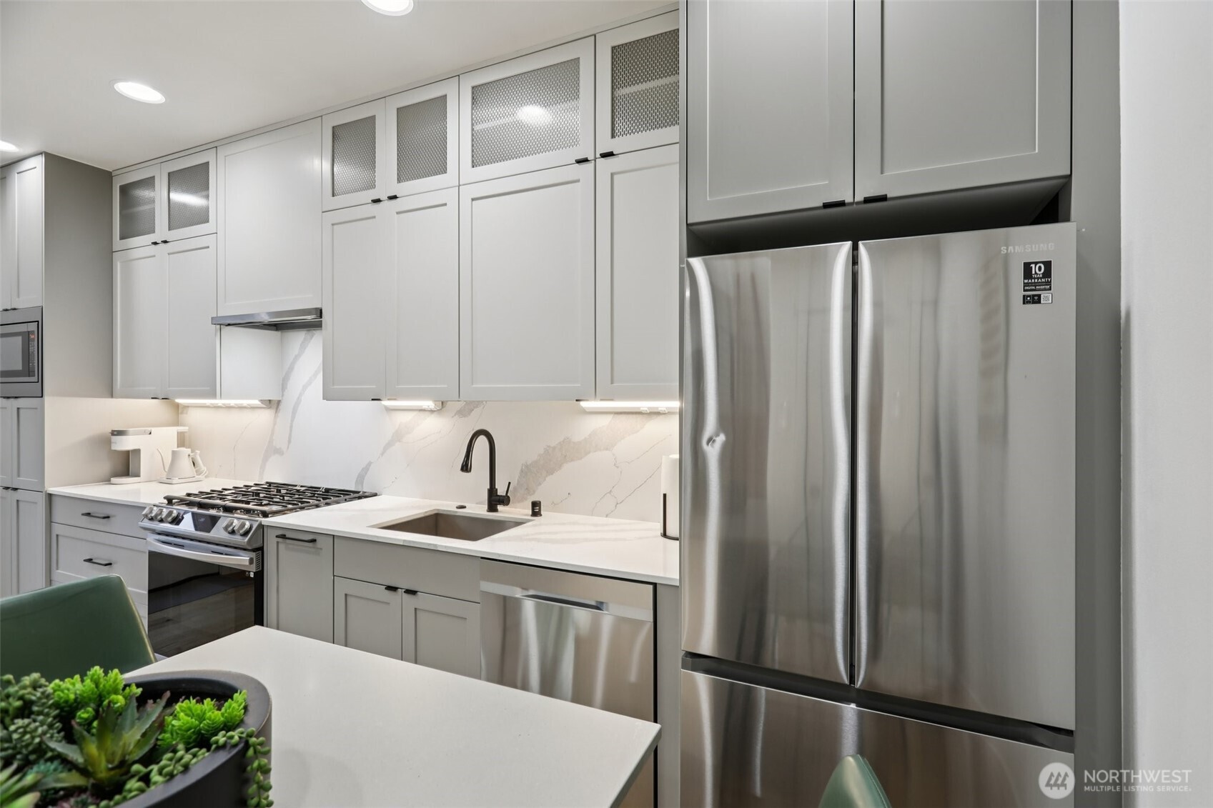 71 W Dravus Street , Seattle, WA 98119