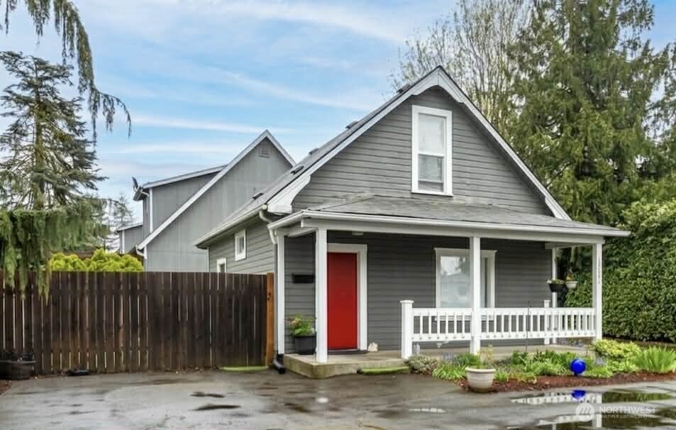 1088 Beach Avenue #A, Marysville, WA 98270