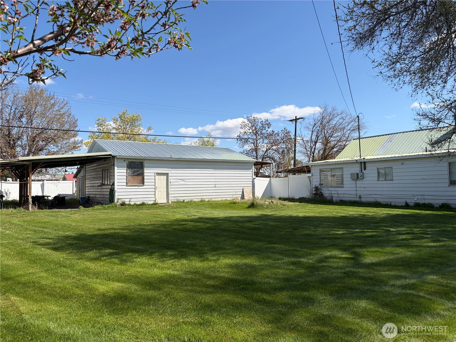 120 E Lewis Street , Coulee City, WA 99115