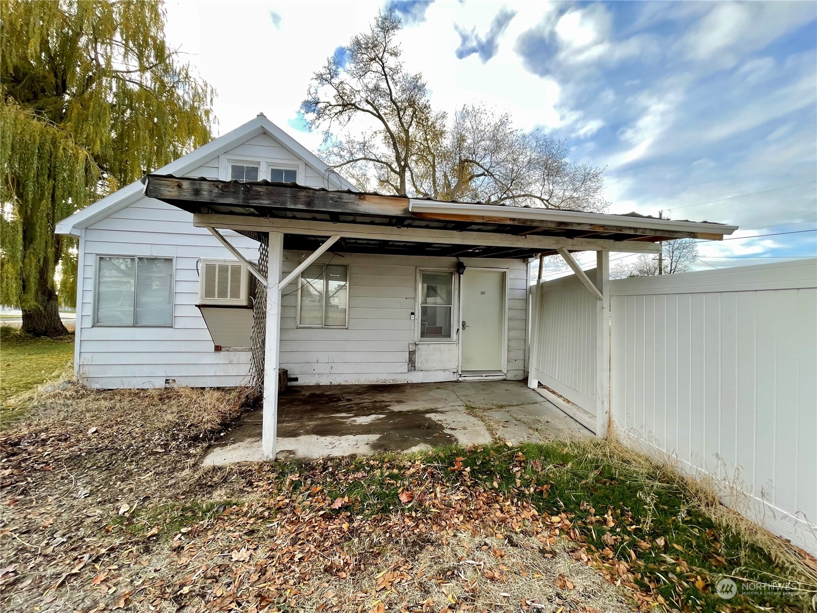 120 E Lewis Street , Coulee City, WA 99115