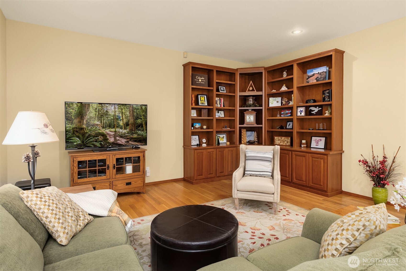 8387 NE Sumanee Place , Bainbridge Island, WA 98110