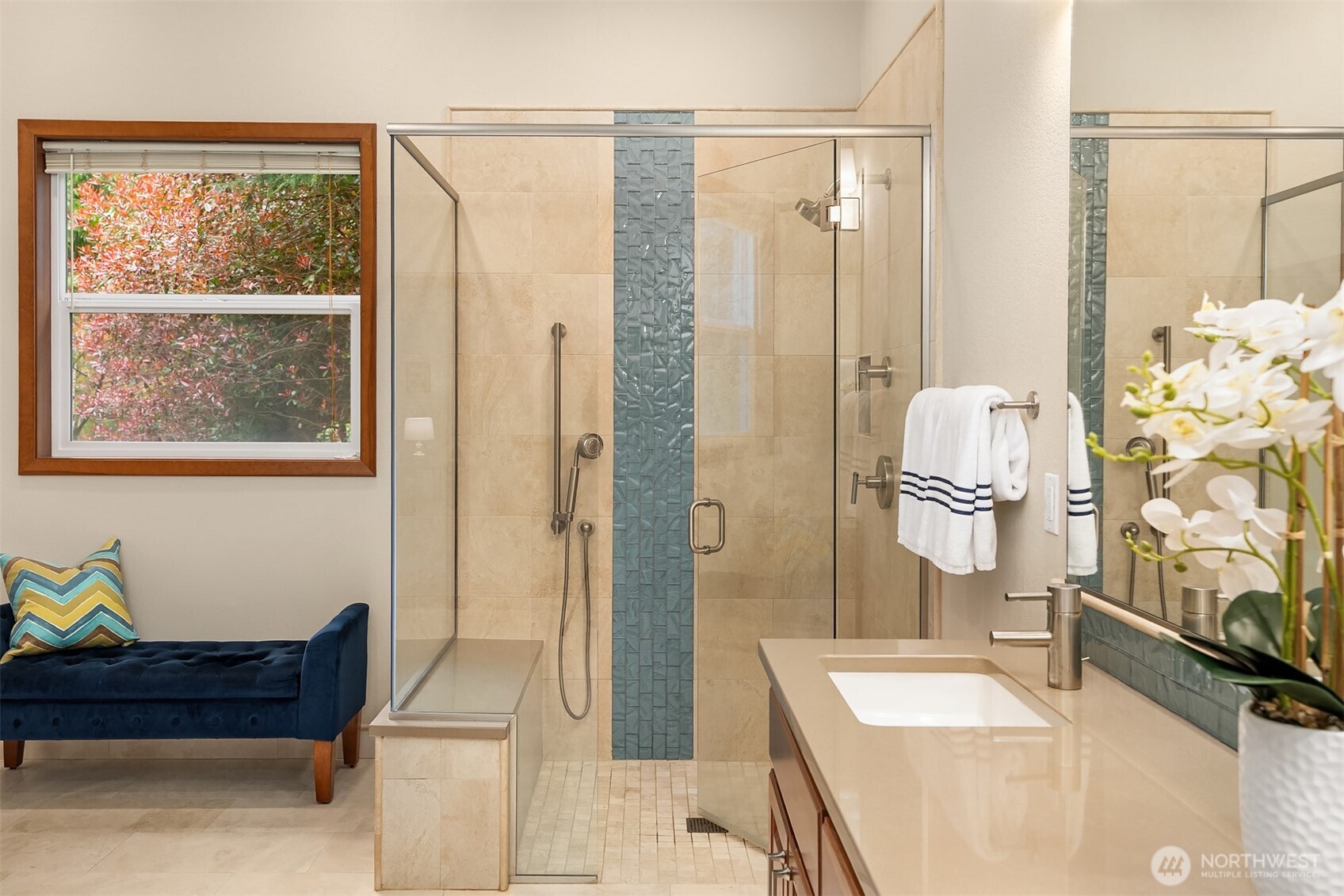 8387 NE Sumanee Place , Bainbridge Island, WA 98110