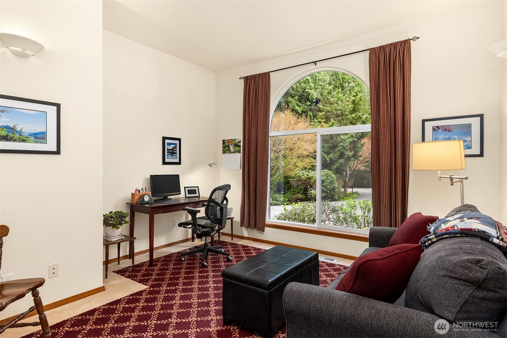 8387 NE Sumanee Place , Bainbridge Island, WA 98110