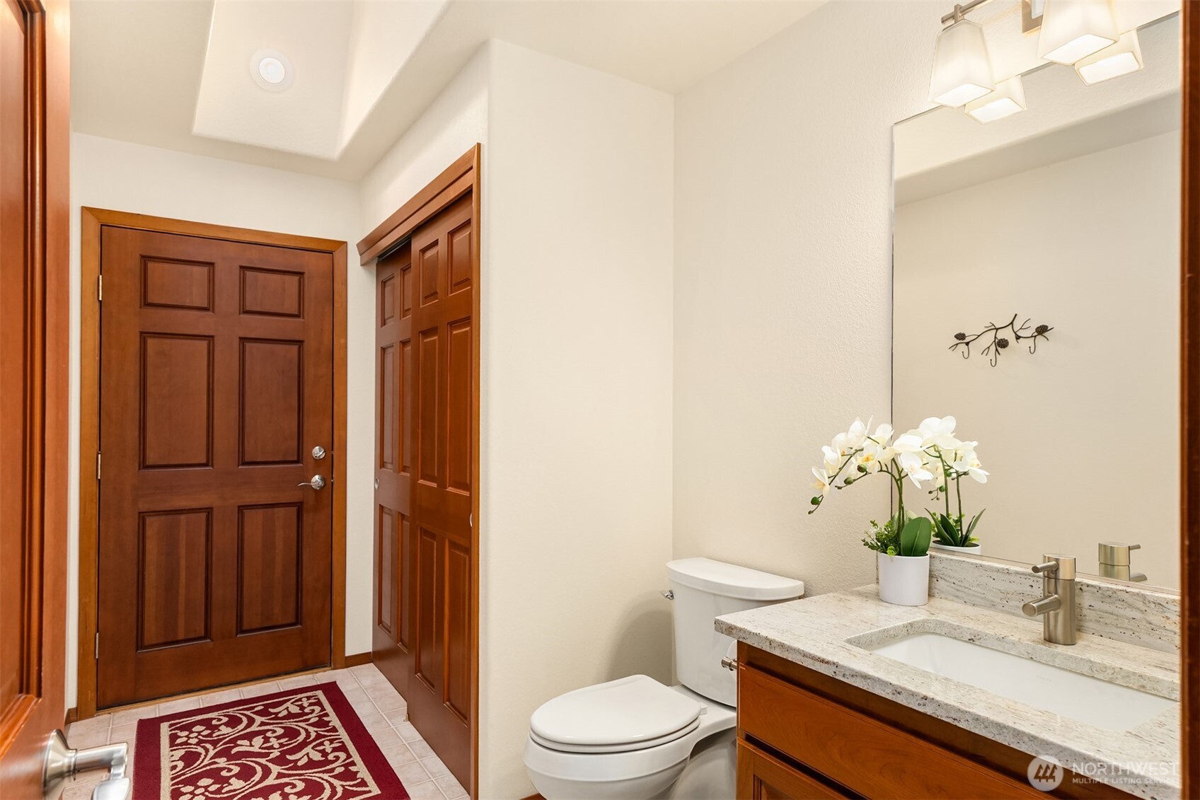 8387 NE Sumanee Place , Bainbridge Island, WA 98110