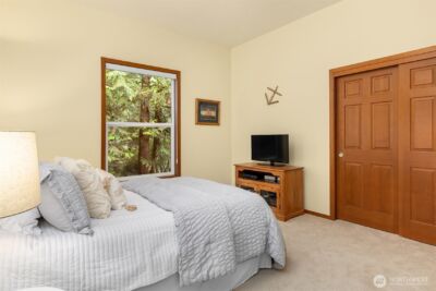 8387 NE Sumanee Place , Bainbridge Island, WA 98110 - Photo 21