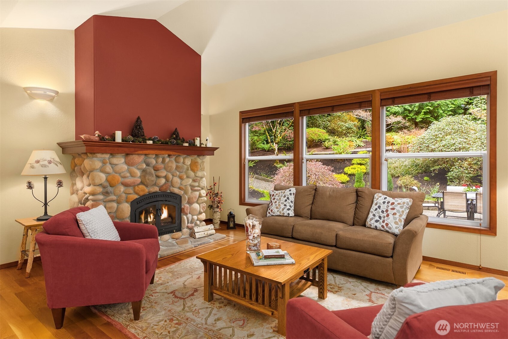 8387 NE Sumanee Place , Bainbridge Island, WA 98110