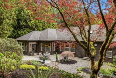 8387 NE Sumanee Place , Bainbridge Island, WA 98110