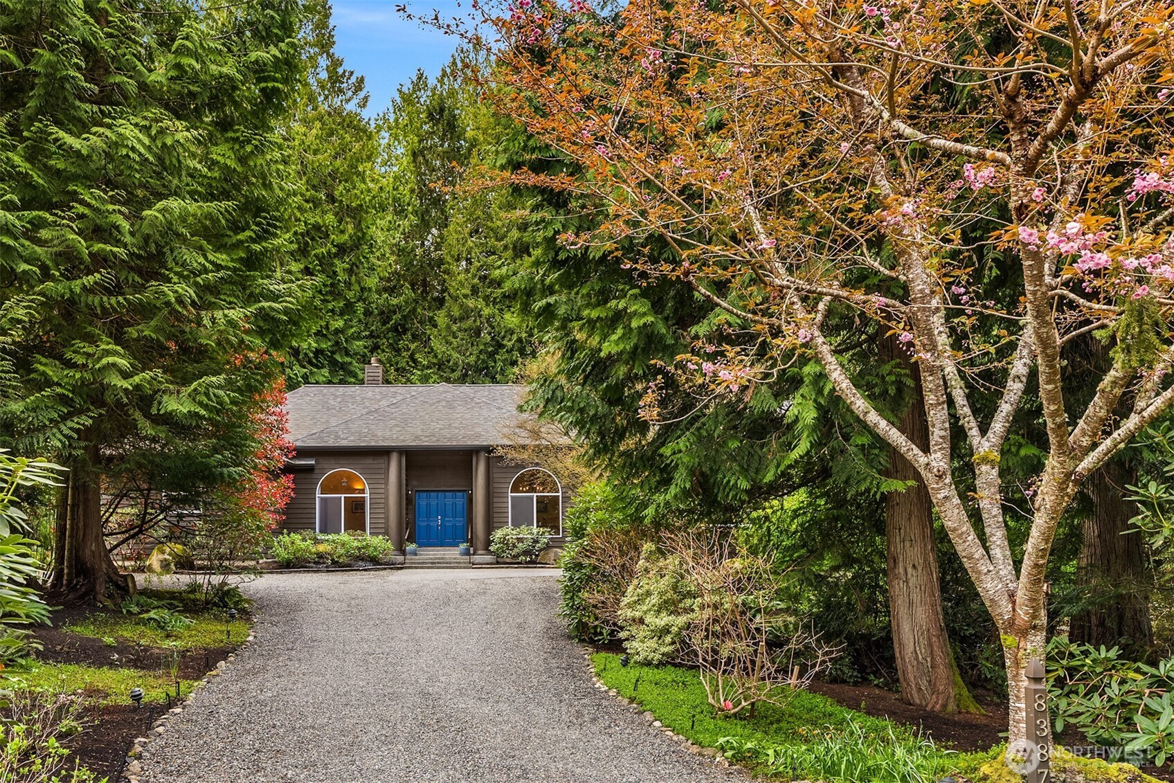 8387 NE Sumanee Place , Bainbridge Island, WA 98110