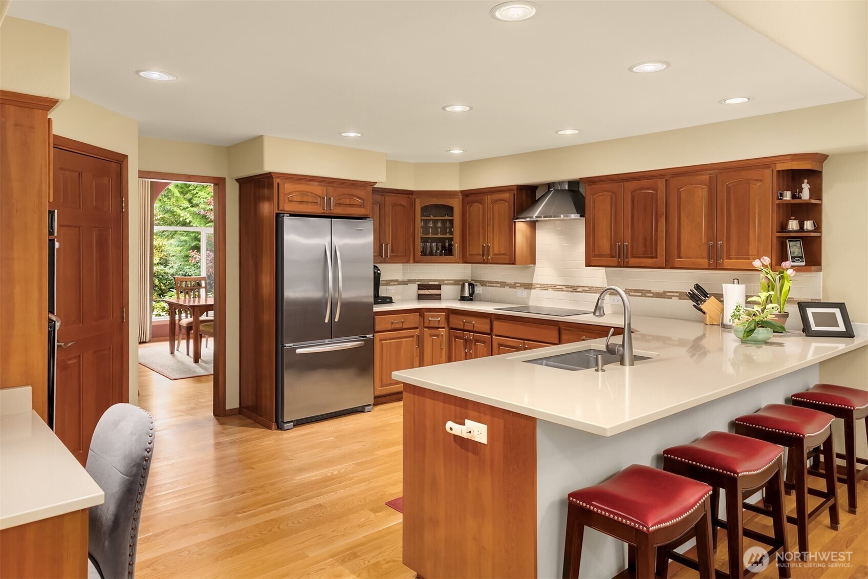 8387 NE Sumanee Place , Bainbridge Island, WA 98110