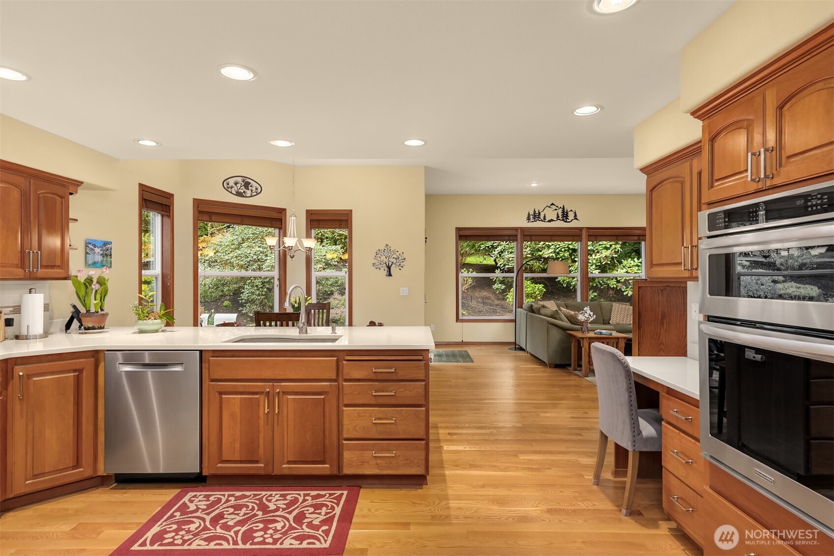 8387 NE Sumanee Place , Bainbridge Island, WA 98110