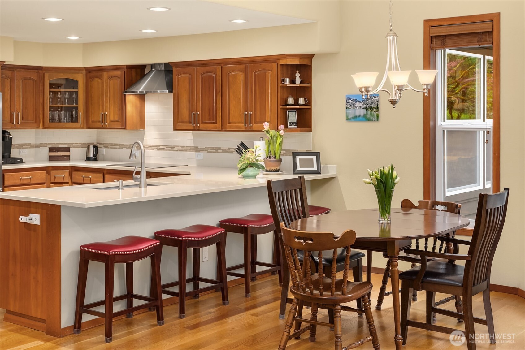 8387 NE Sumanee Place , Bainbridge Island, WA 98110