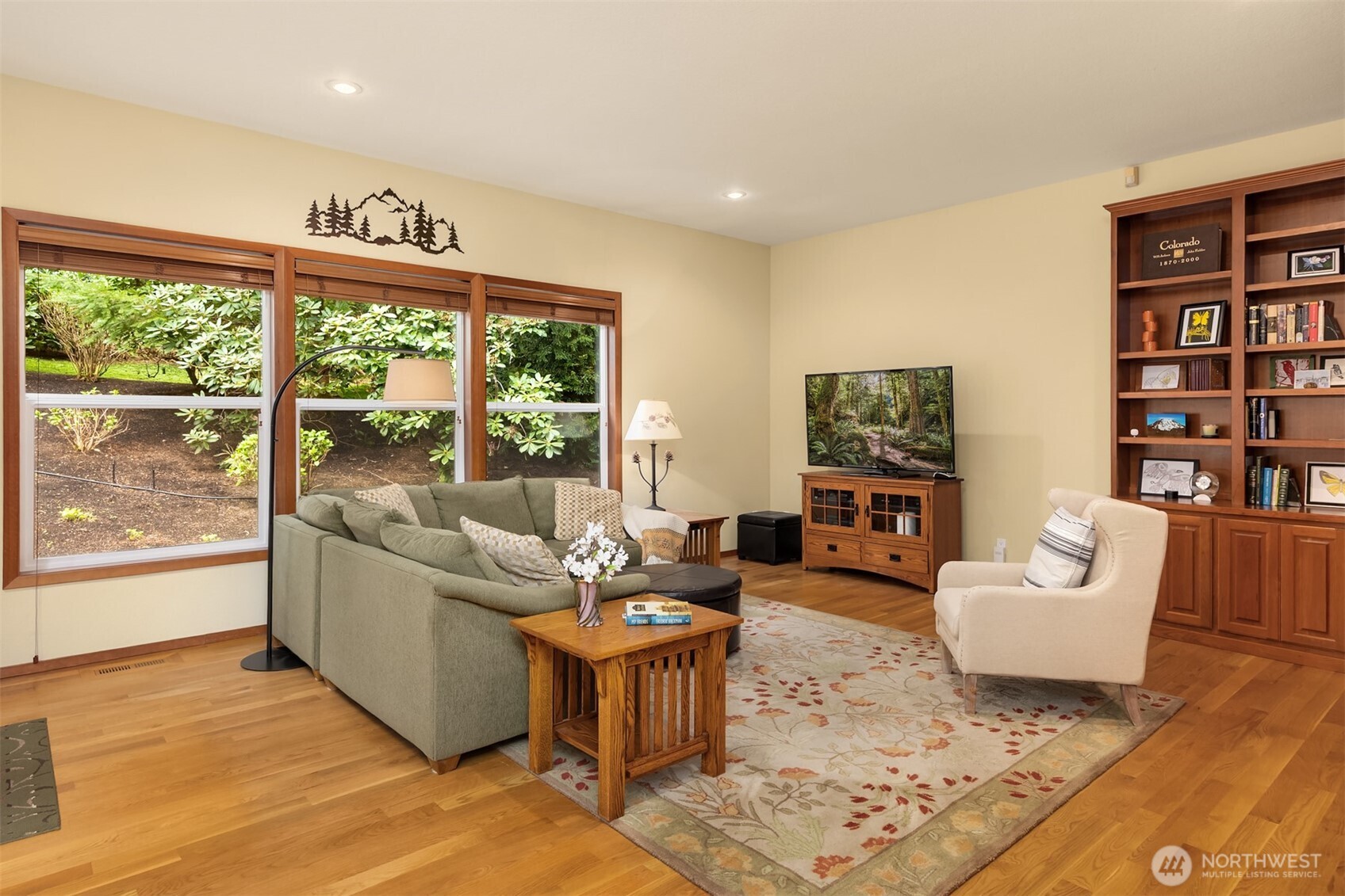8387 NE Sumanee Place , Bainbridge Island, WA 98110