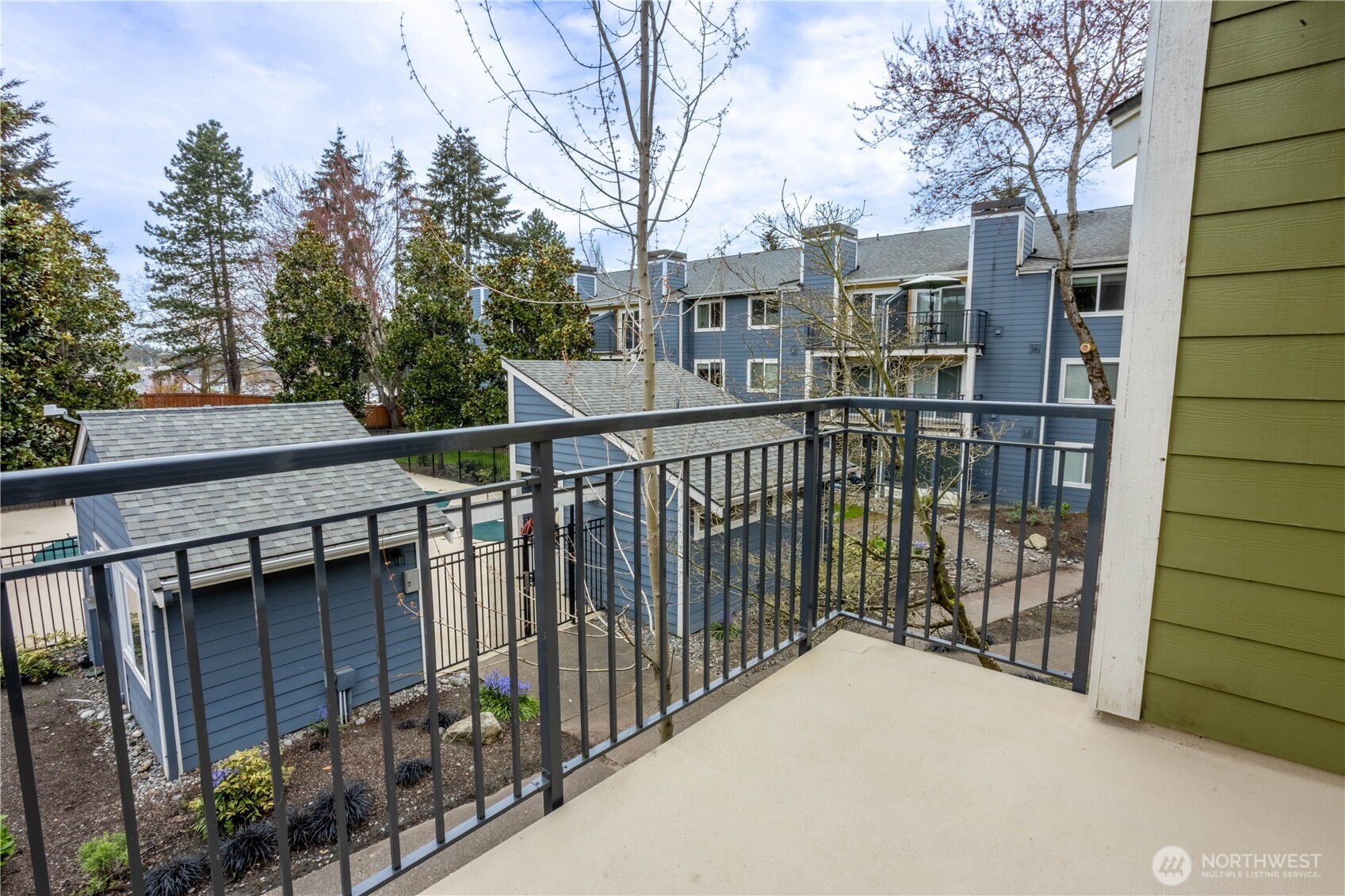 12607 SE 41st Place #H207, Bellevue, WA 98006