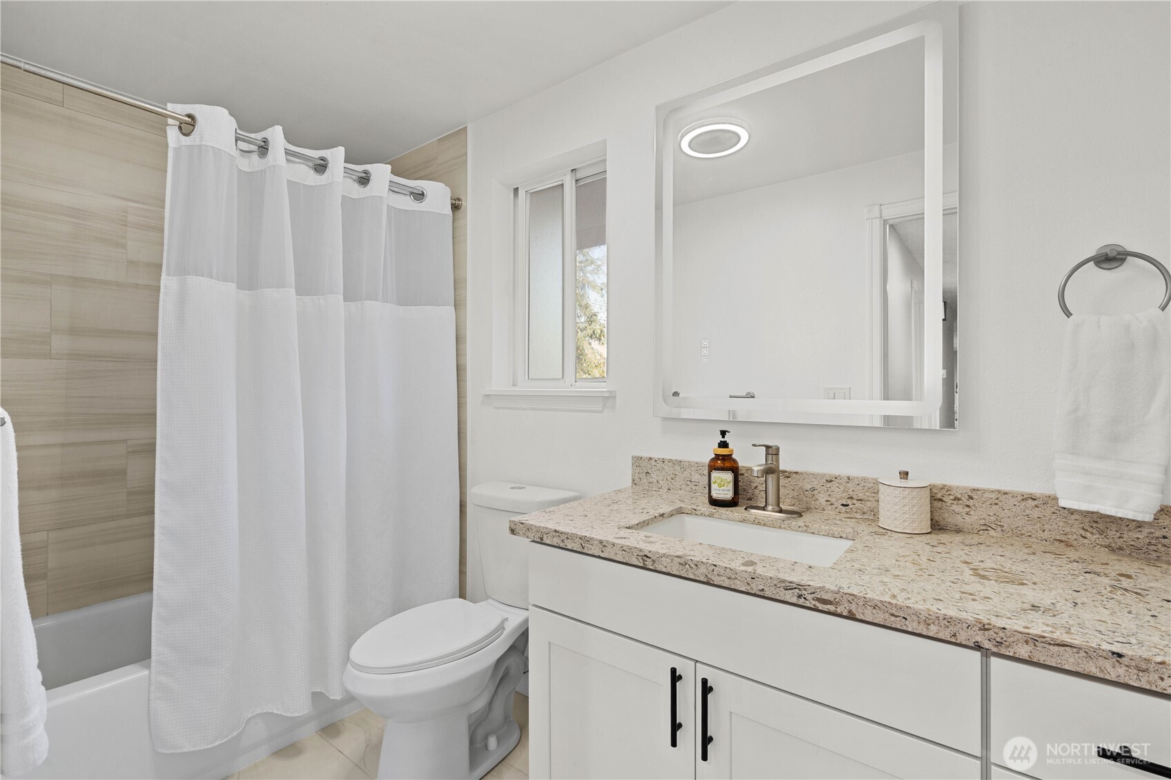 3907 SW 328th St , Federal Way, WA 98023