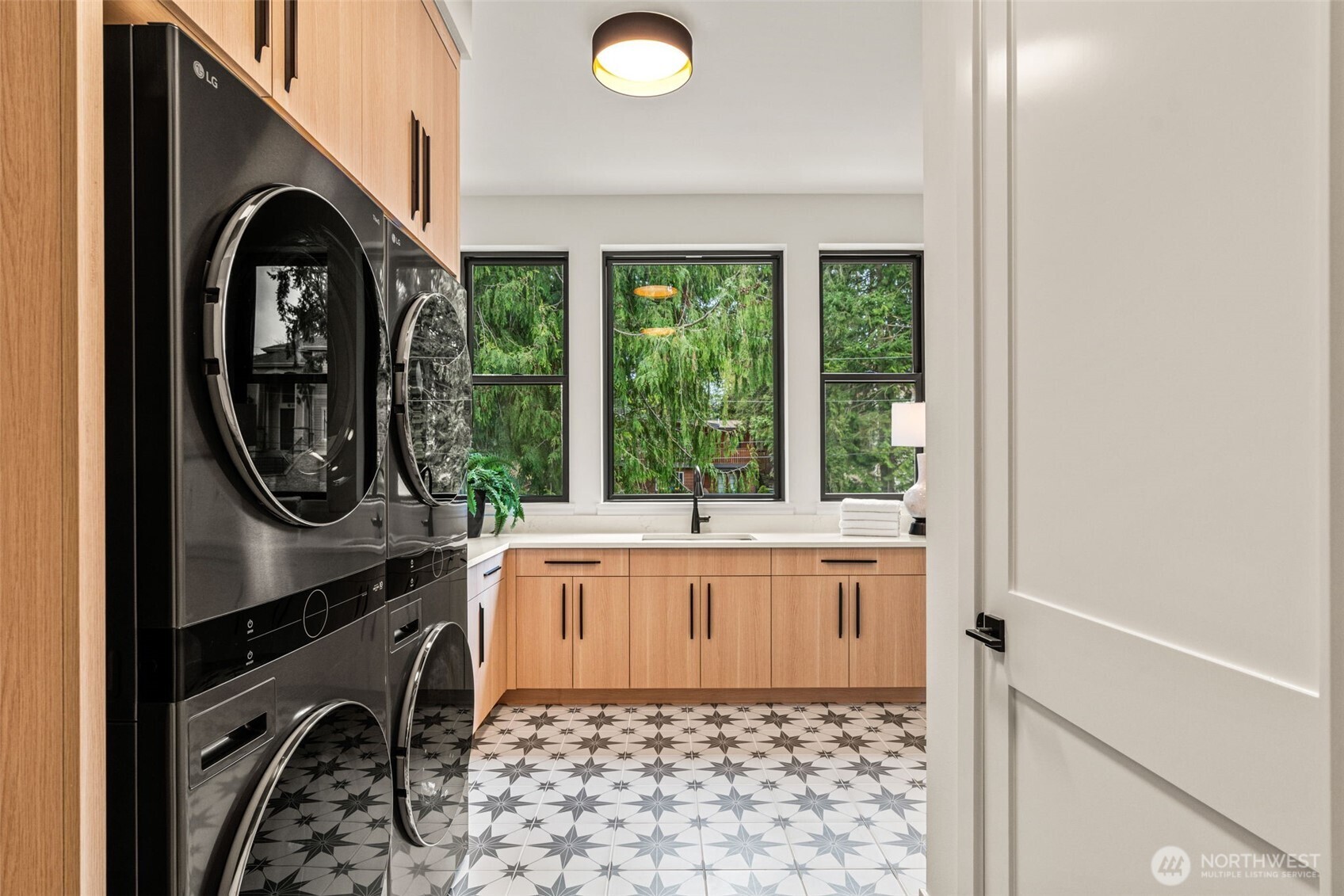 11021 NE 14th Street , Bellevue, WA 98004