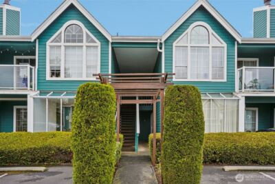 16419 Spruce Way #I3, Lynnwood, WA 98037-6952