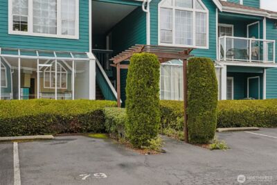 16419 Spruce Way #I3, Lynnwood, WA 98037-6952 - Photo 2