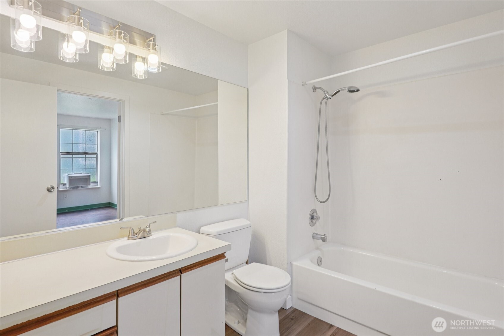 16419 Spruce Way #I3, Lynnwood, WA 98037-6952