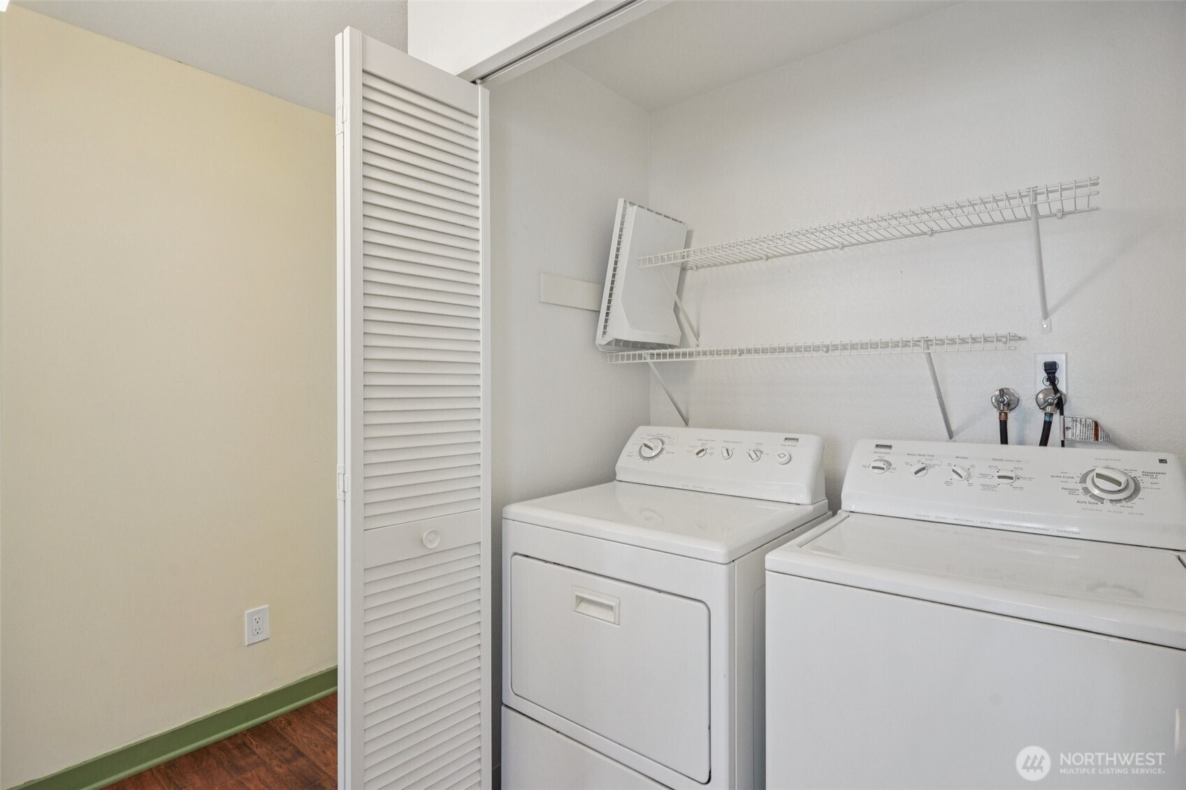 16419 Spruce Way #I3, Lynnwood, WA 98037-6952
